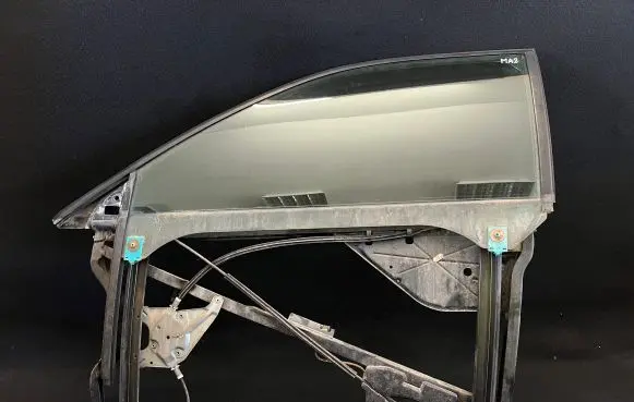 Audi A3 S3 8L Front door window/glass frame 8L3837753