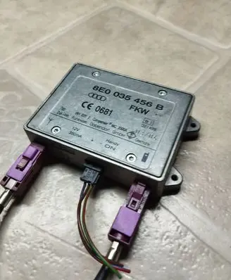 Audi A6 S6 C5 4B Antenna control unit 8E0035456B 09103112