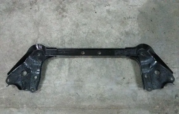 Nissan Juke I F15 Front axle beam 