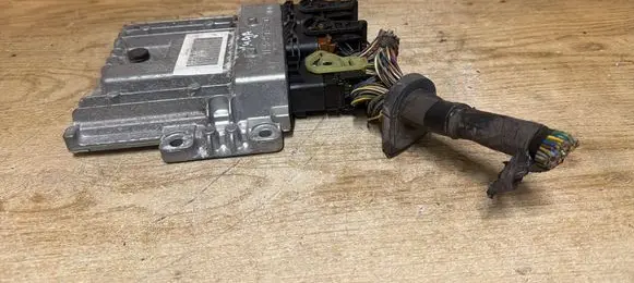 Ford Kuga I Engine control unit/module AV4112A650DF