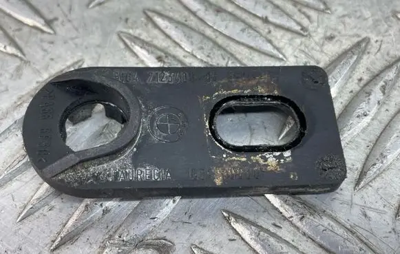 BMW 1 E81 E87 Radiator mount bracket 7123406