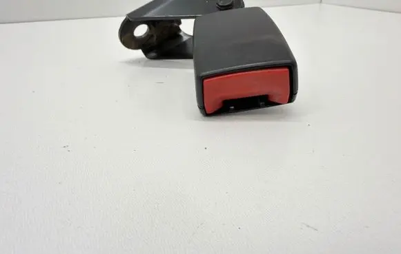 BMW 5 E60 E61 Rear seatbelt buckle 7059772 33027192 B23801