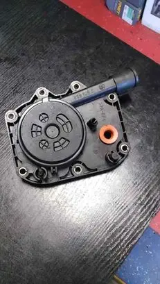 BMW 7 E38 Oil breather separator 7501563