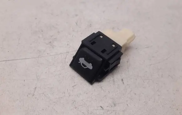 Mazda RX8 Tailgate opening switch 15A489