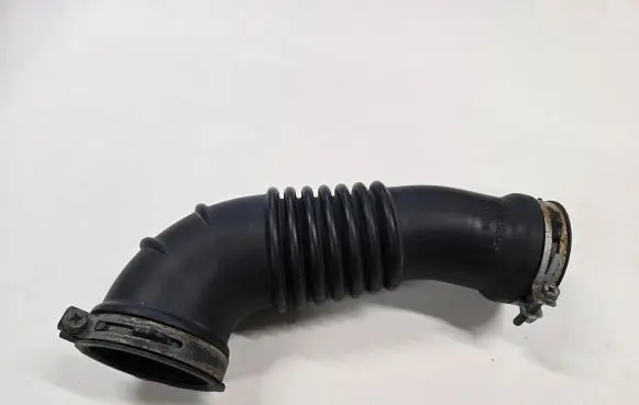 Mazda CX-7 Air intake hose/pipe R2AX13221 K3804