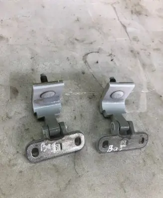 Audi Q3 F3 Tailgate/trunk/boot hinge 8v3827299b