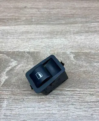BMW 3 E46 Electric window control switch 8368921