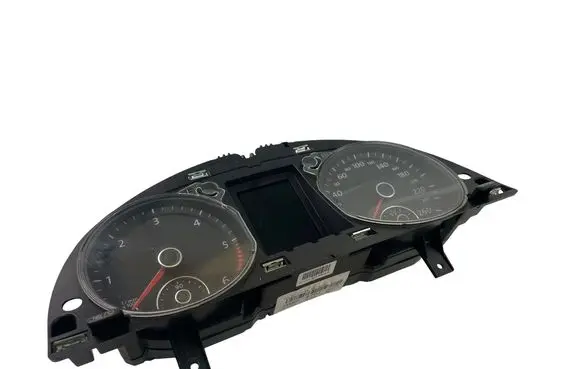 Volkswagen PASSAT B7 Speedometer (instrument cluster) 3AA920870J