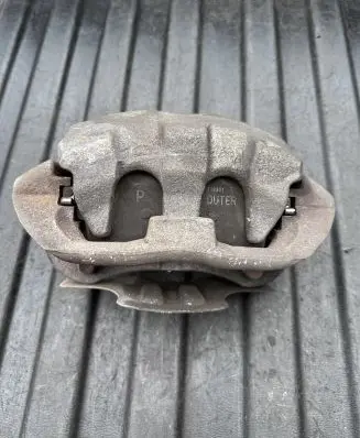 Land Rover Discovery 5 Front brake caliper N934B 67329700 3177