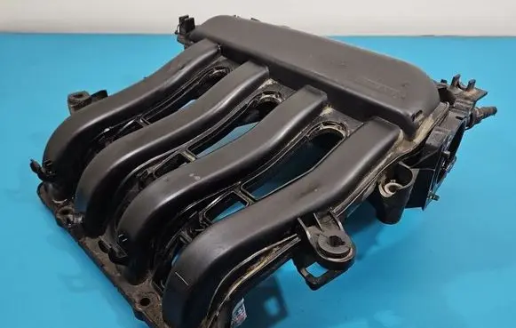 Renault Clio III Intake manifold 8200275053 IMPRK1547413