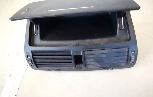 Skoda Octavia Mk2 (1Z) Dash center air vent grill 1z0820951