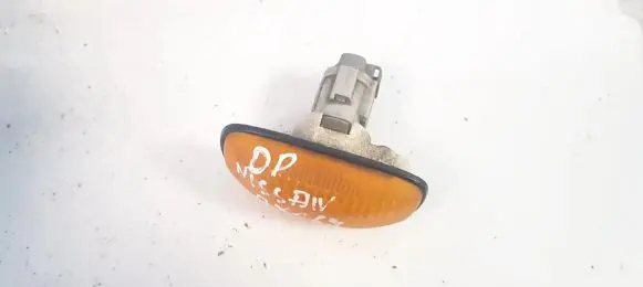 Nissan Almera Front fender indicator light