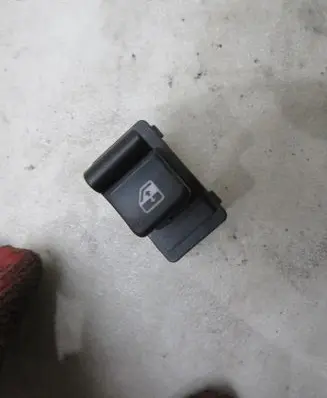Fiat 500X Electric window control switch