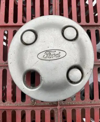 Ford Escort Original wheel cap 83BB1130AD 552932