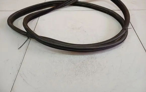 Peugeot 407 Rubber seal front coupe door 