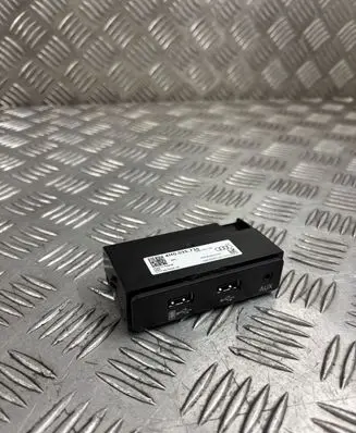 Audi Q7 4M USB socket connector 4M0035736