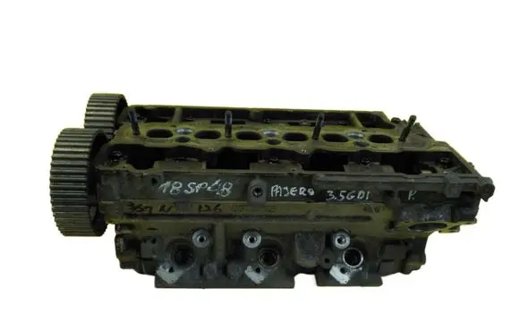 Mitsubishi Pajero Engine head KOMPLETNA