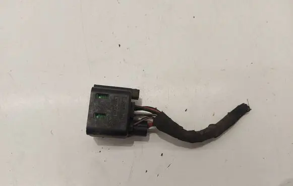 Volkswagen Touran II Glow plug pre-heat relay 038973721B