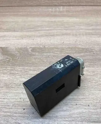 BMW 5 E39 Rear door lock 8352165