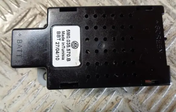 Volkswagen Golf Plus Aerial antenna amplifier 5M0035570B