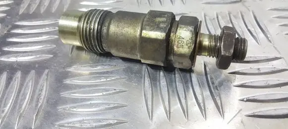 Nissan Sunny Fuel injector