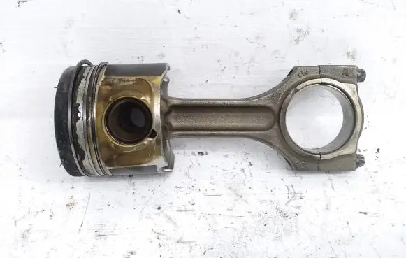 BMW 5 GT F07 Piston with connecting rod