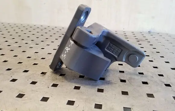 Mercedes-Benz C W205 Rear door lower hinge