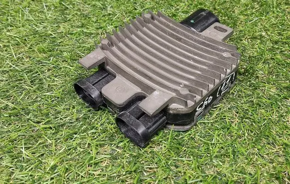Volvo S60 Fan control module 940013802