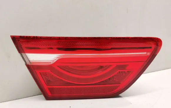 Tailgate rear/tail lights