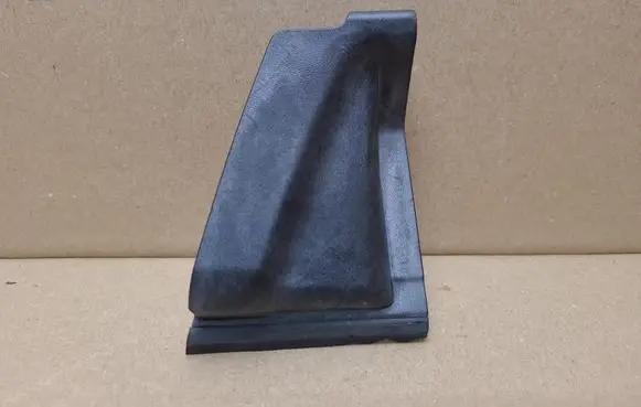 Toyota Prius+ (ZVW40) Wiper trim 5582047010