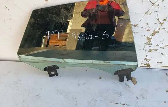 Tesla Model S Front door window/glass (coupe) 