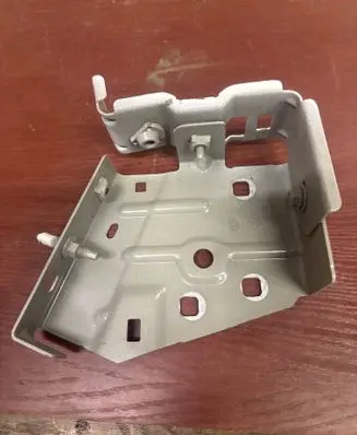 Renault Master III Fender mounting bracket 631429931R