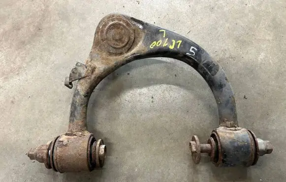Toyota Land Cruiser (J100) Front control arm