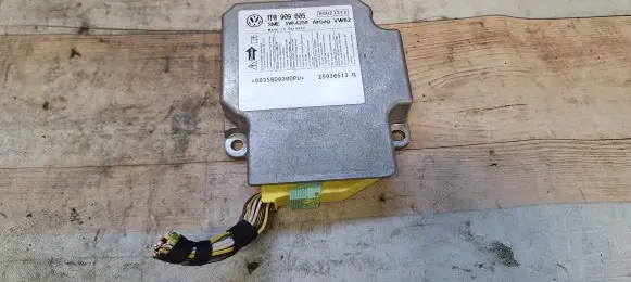 Volkswagen Touran I Airbag control unit/module 1T0909605
