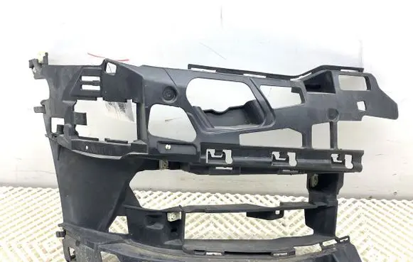 BMW 5 G30 G31 G38 Front bumper mounting bracket 7385346