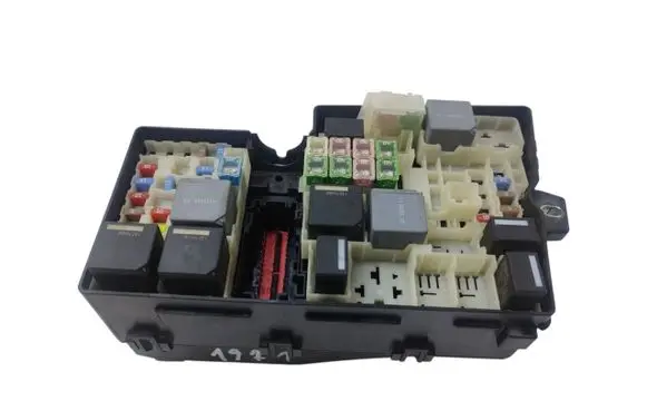 Ford Focus Fuse module AV6T14A067AC 5B0Q10107 DC55482