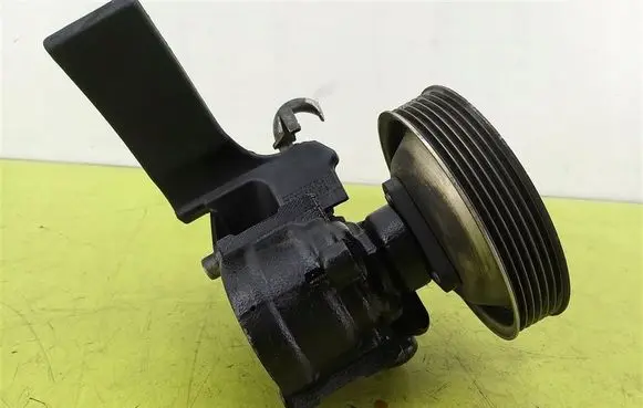 Alfa Romeo 147 Power steering pump 26064414