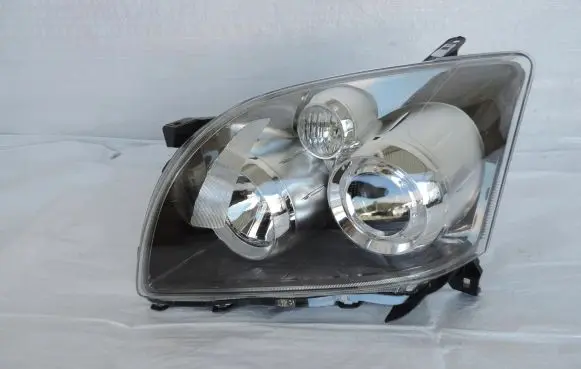 Toyota Avensis T220 Headlight/headlamp 81170-05240