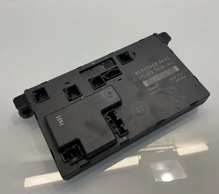 Mercedes-Benz E W211 Door control unit/module 2118707026 00401702 A2118707026