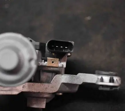Front wiper linkage and motor