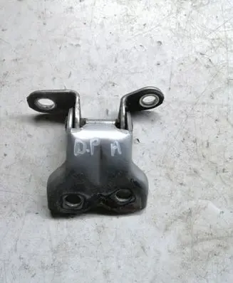 Toyota Avensis Verso Front door lower hinge 