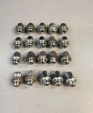 Toyota C-HR I Nuts/bolts 
