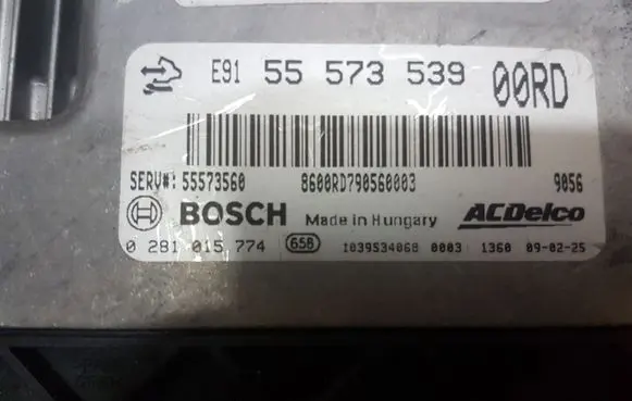 Opel Insignia A Engine control unit/module 55573539 0281015774