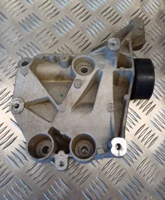 Suzuki SX4 Engine mounting bracket 55210528