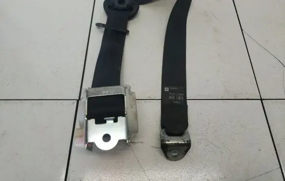 Opel Zafira A Front seatbelt 90580901