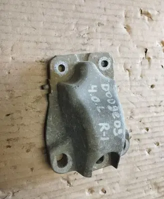 Chrysler Town & Country V Engine mounting bracket