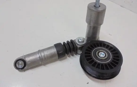Volkswagen PASSAT B5 Belt tensioner pulley V85563