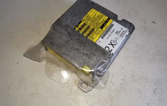 Toyota Avensis T250 Airbag control unit/module 8917005220 215955102