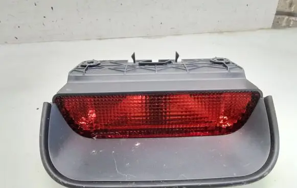 Honda CR-V Third/center stoplight P6939