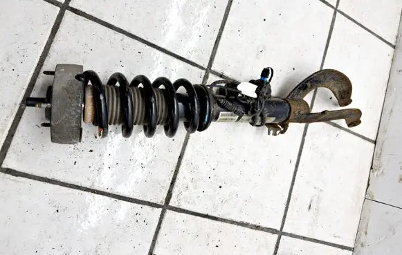 BMW X5 F15 Front shock absorber with coil spring 6863173 F15V110H 10541310